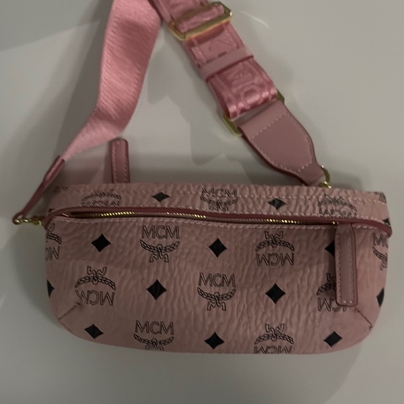 MCM Pink Crossbody Bag with Adjustable Strap and Luxurious Texture - Picture 2 of 10